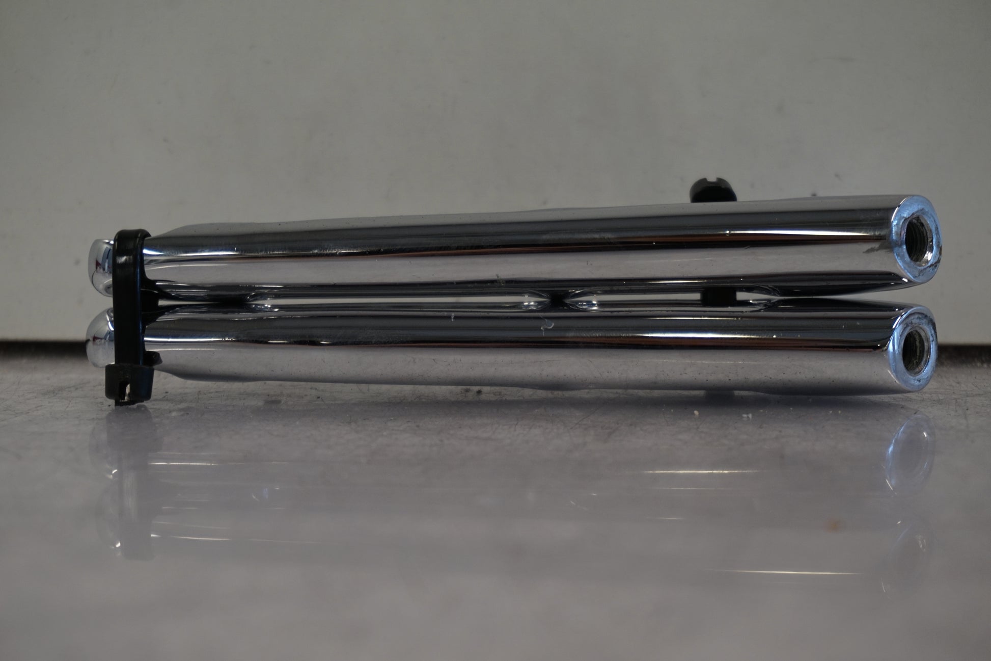 Höger sida på <p>2st krom</p>

<p>Eftermarknad</p> motorcykel.