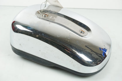 Vänster sida på Verktygslåda från en Suzuki VZ 800 -1997 motorcykel.