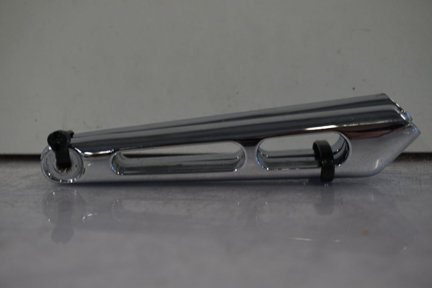 Vänster sida på <p>2st krom</p>

<p>Eftermarknad</p> motorcykel.