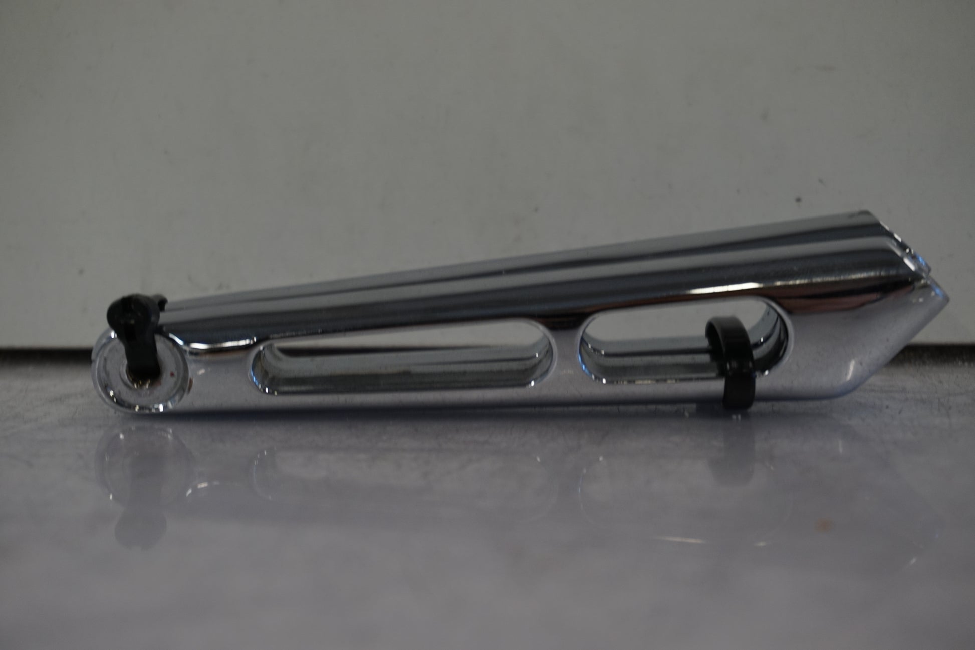 Vänster sida på <p>2st krom</p>

<p>Eftermarknad</p> motorcykel.