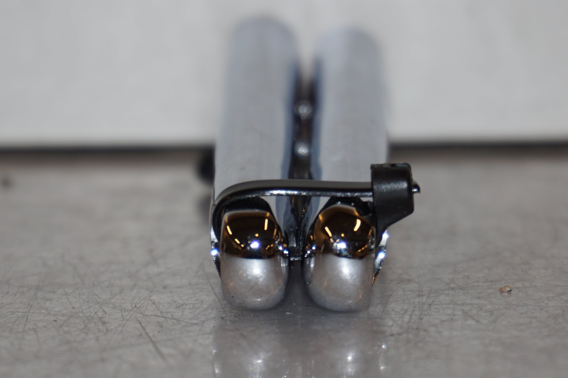 Snett uppifrån på <p>2st krom</p>

<p>Eftermarknad</p> motorcykel.