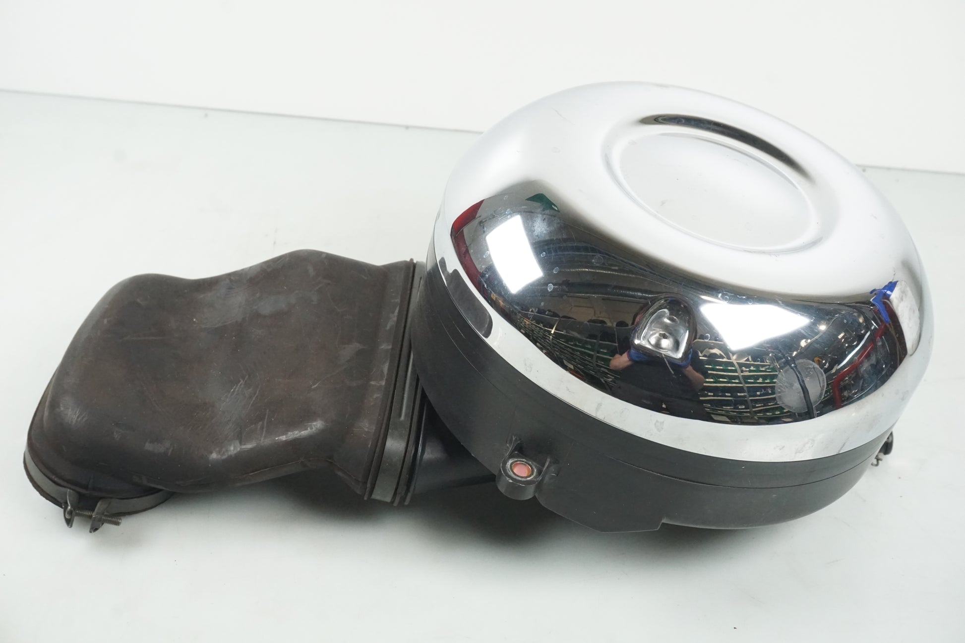 Framsidan på Luftburk från en Yamaha XVS 650 -2002 motorcykel.