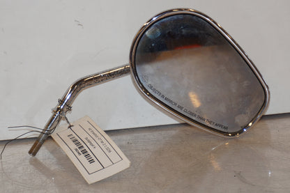 Framsidan på Backspegel från en H-D Dyna Street Bob FXDB/I -2007 motorcykel.