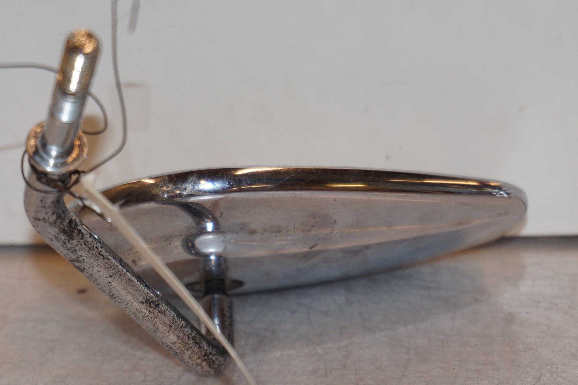 Baksidan på Backspegel från en H-D Dyna Street Bob FXDB/I -2007 motorcykel.