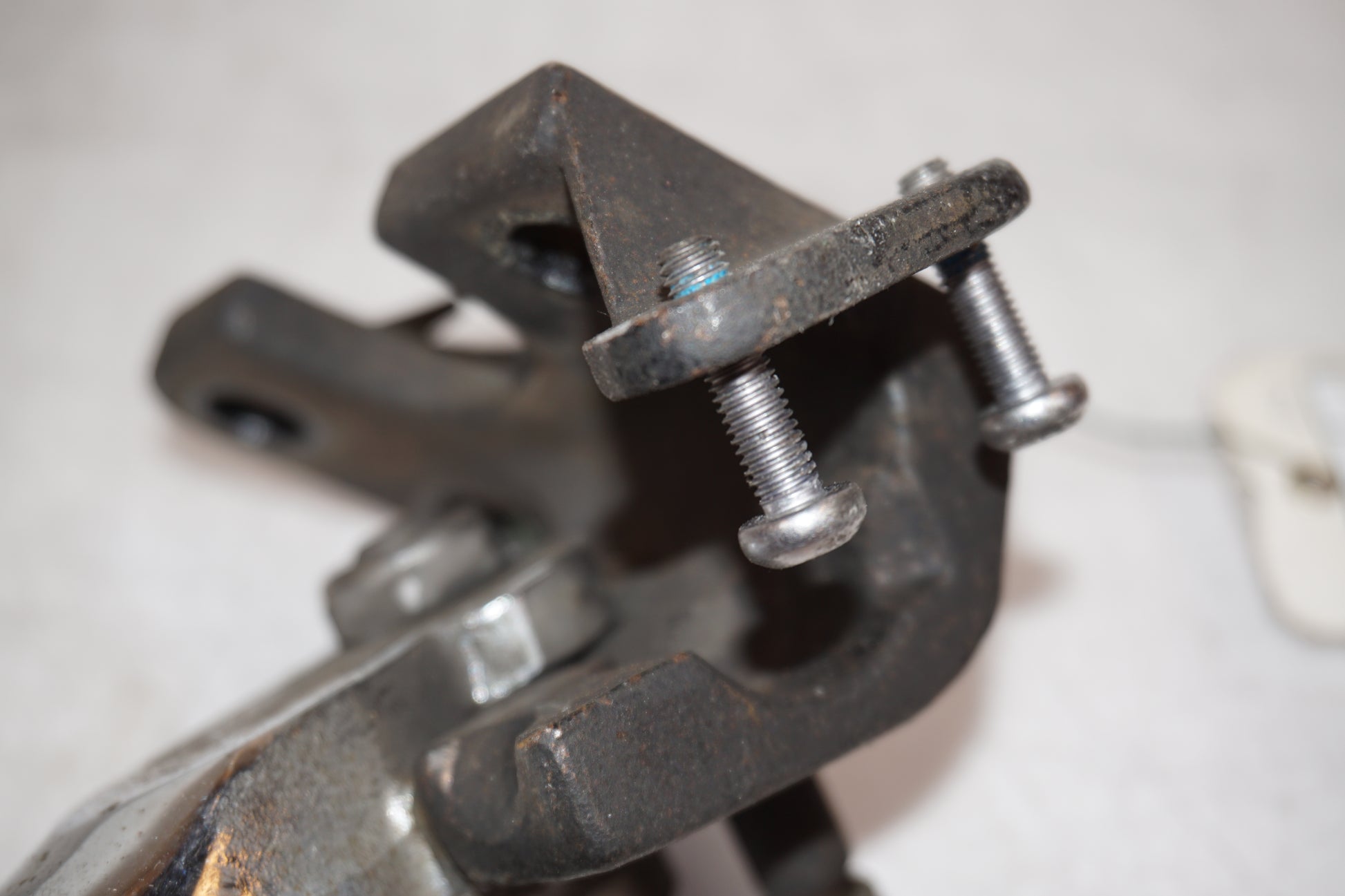 Extrabild3 på Sidostöd från en Triumph Rocket III -2011 motorcykel.