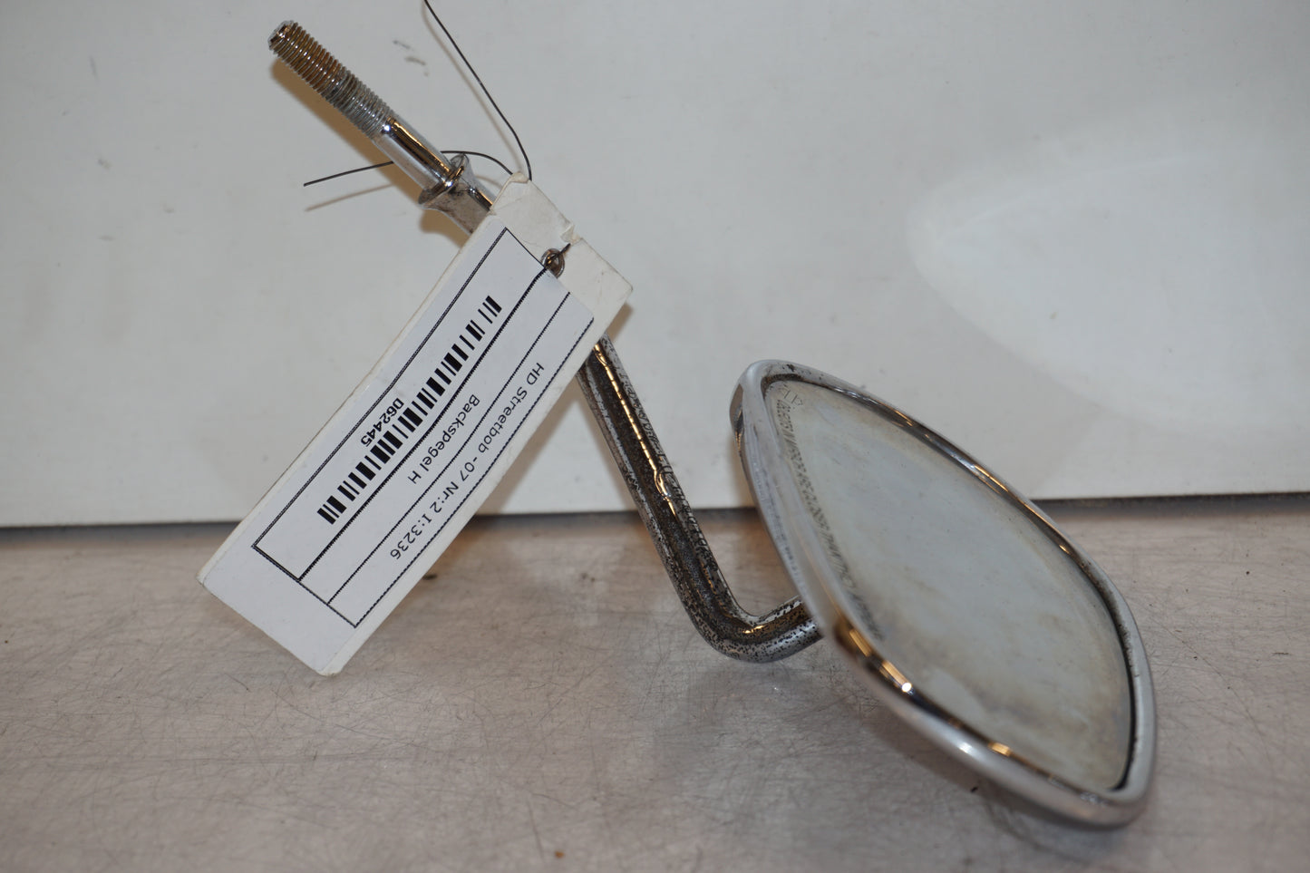 Höger sida på Backspegel från en H-D Dyna Street Bob FXDB/I -2007 motorcykel.