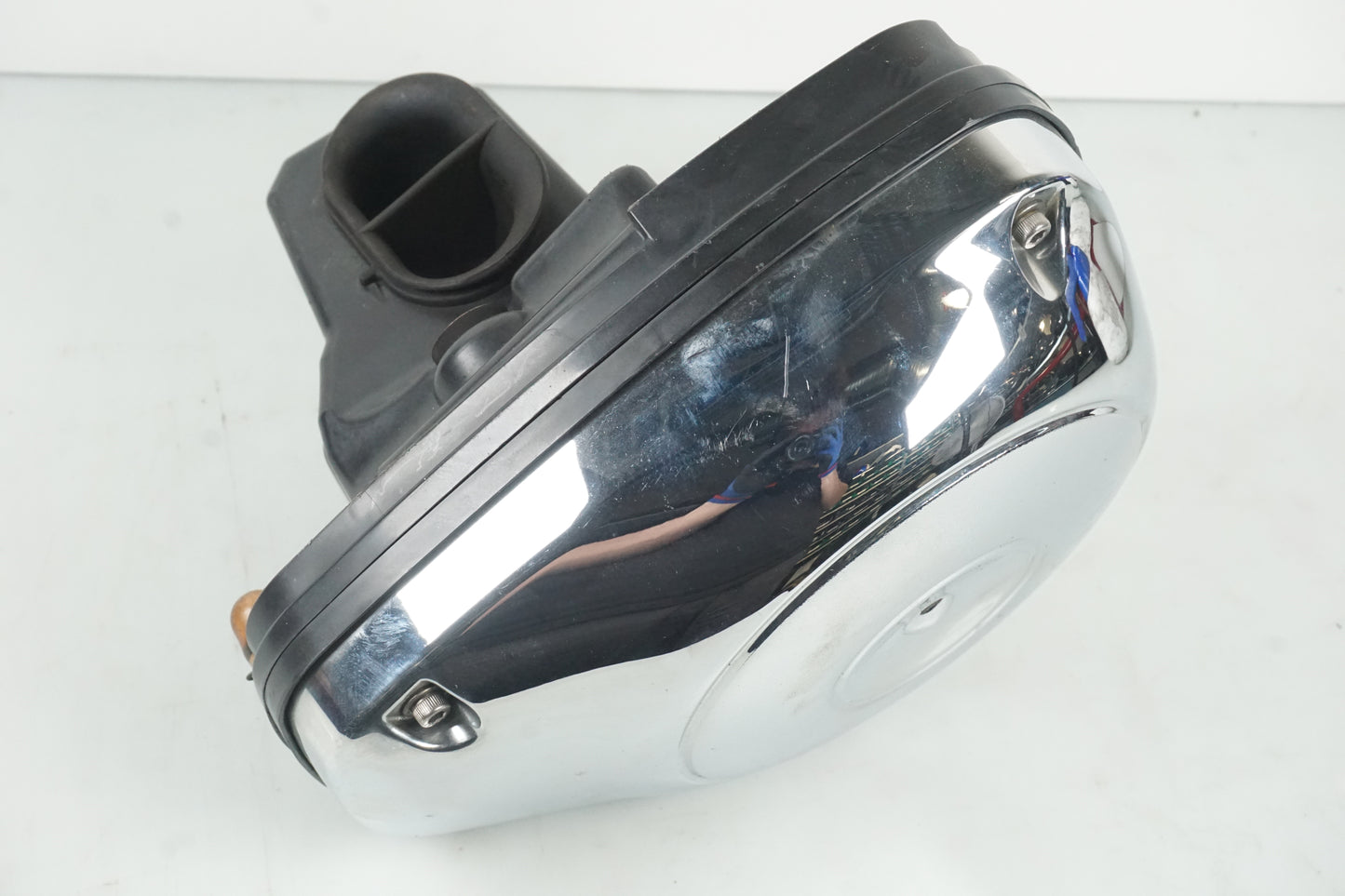 Baksidan på Luftburk från en Kawasaki VN 900 -2008 motorcykel.