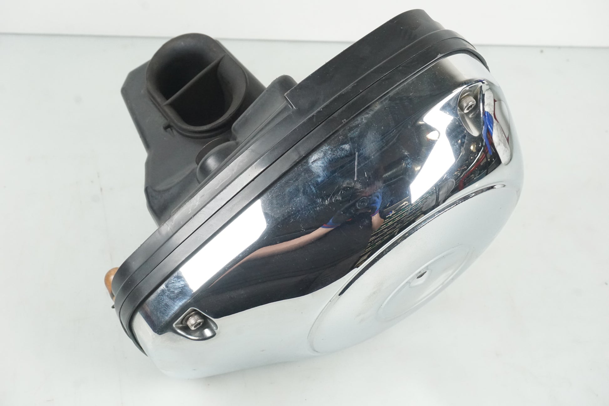 Baksidan på Luftburk från en Kawasaki VN 900 -2008 motorcykel.