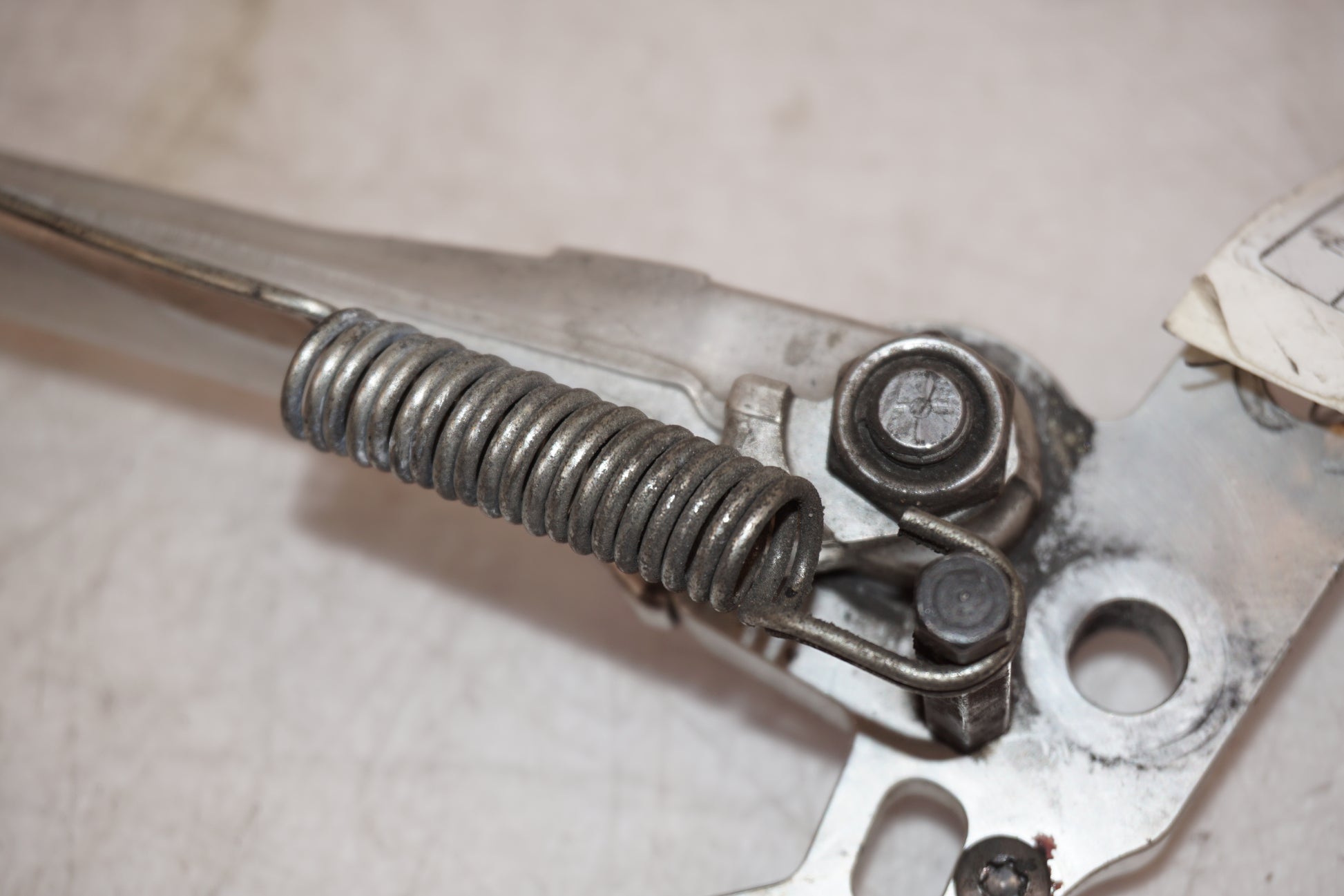 Extrabild1 på Sidostöd från en Triumph Street Triple -2009 motorcykel.