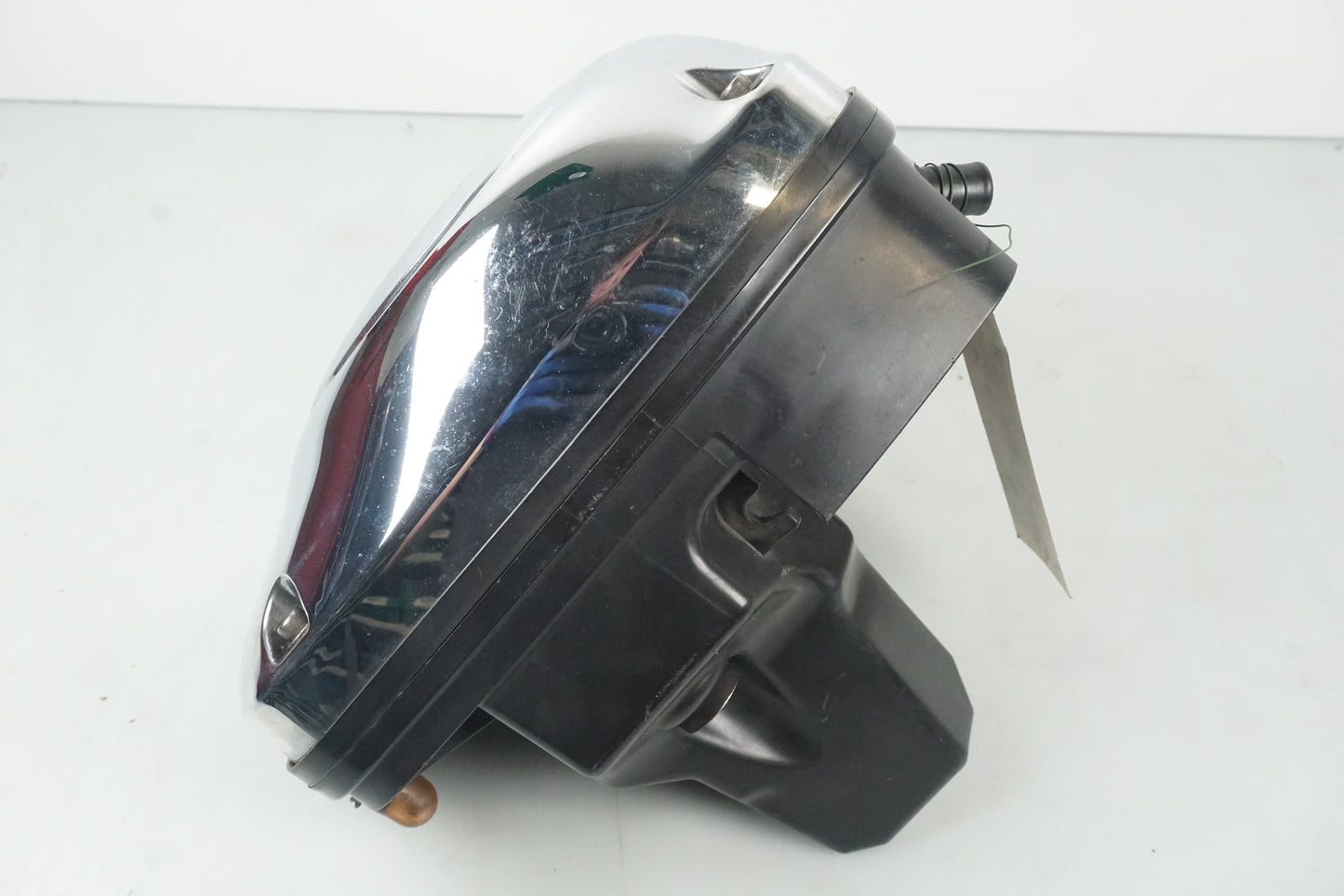 Vänster sida på Luftburk från en Kawasaki VN 900 -2008 motorcykel.