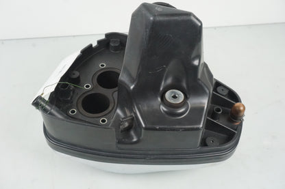 Snett nerifrån på Luftburk från en Kawasaki VN 900 -2008 motorcykel.