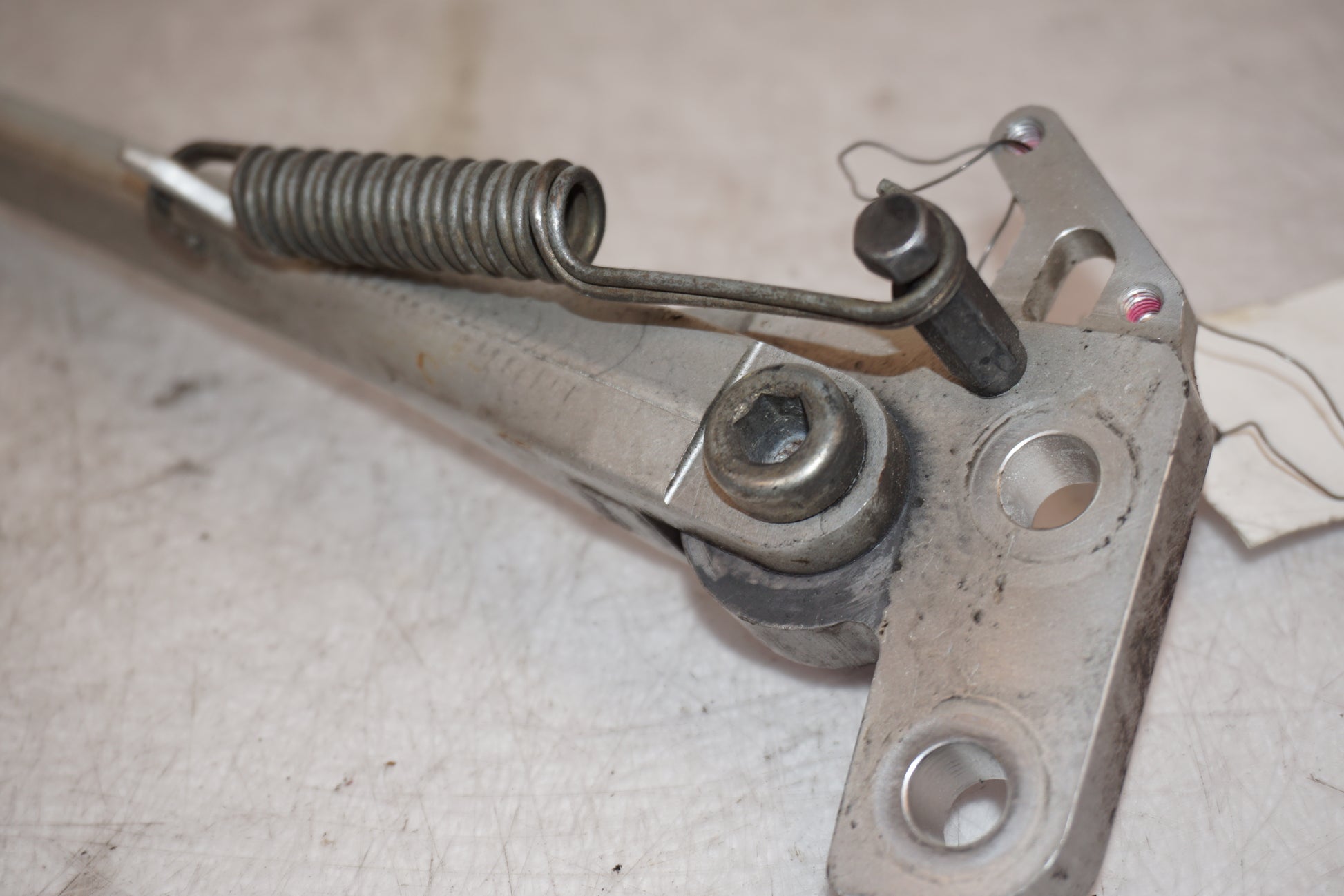 Vänster sida på Sidostöd från en Triumph Daytona 675 -2006 motorcykel.