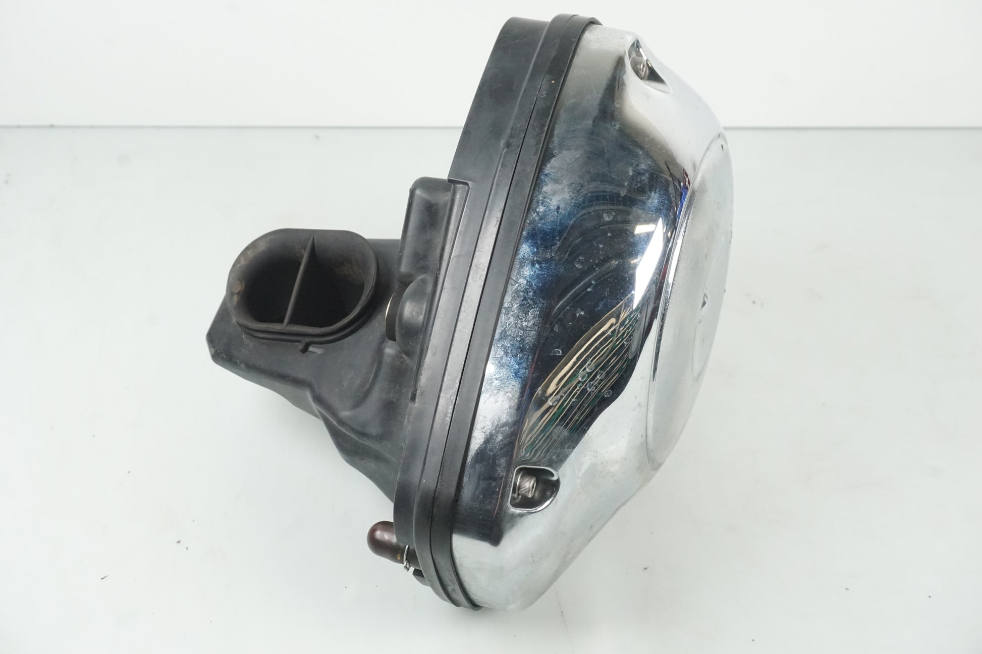 Höger sida på Luftburk från en Kawasaki VN 900 -2007 motorcykel.