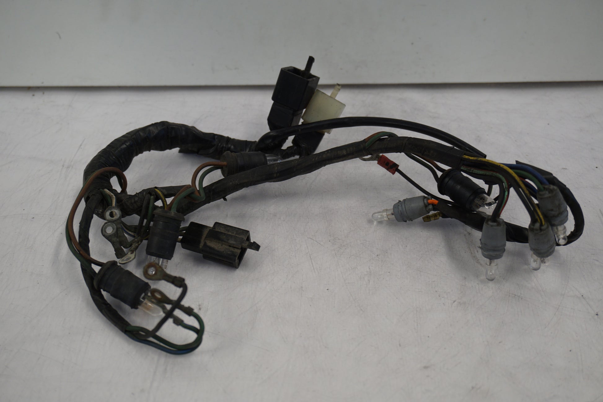 Baksidan på Kontrollampor från en Honda XRV 750 -1993 motorcykel.