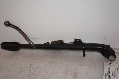 Framsidan på Sidostöd från en Triumph Bonneville -2004 motorcykel.