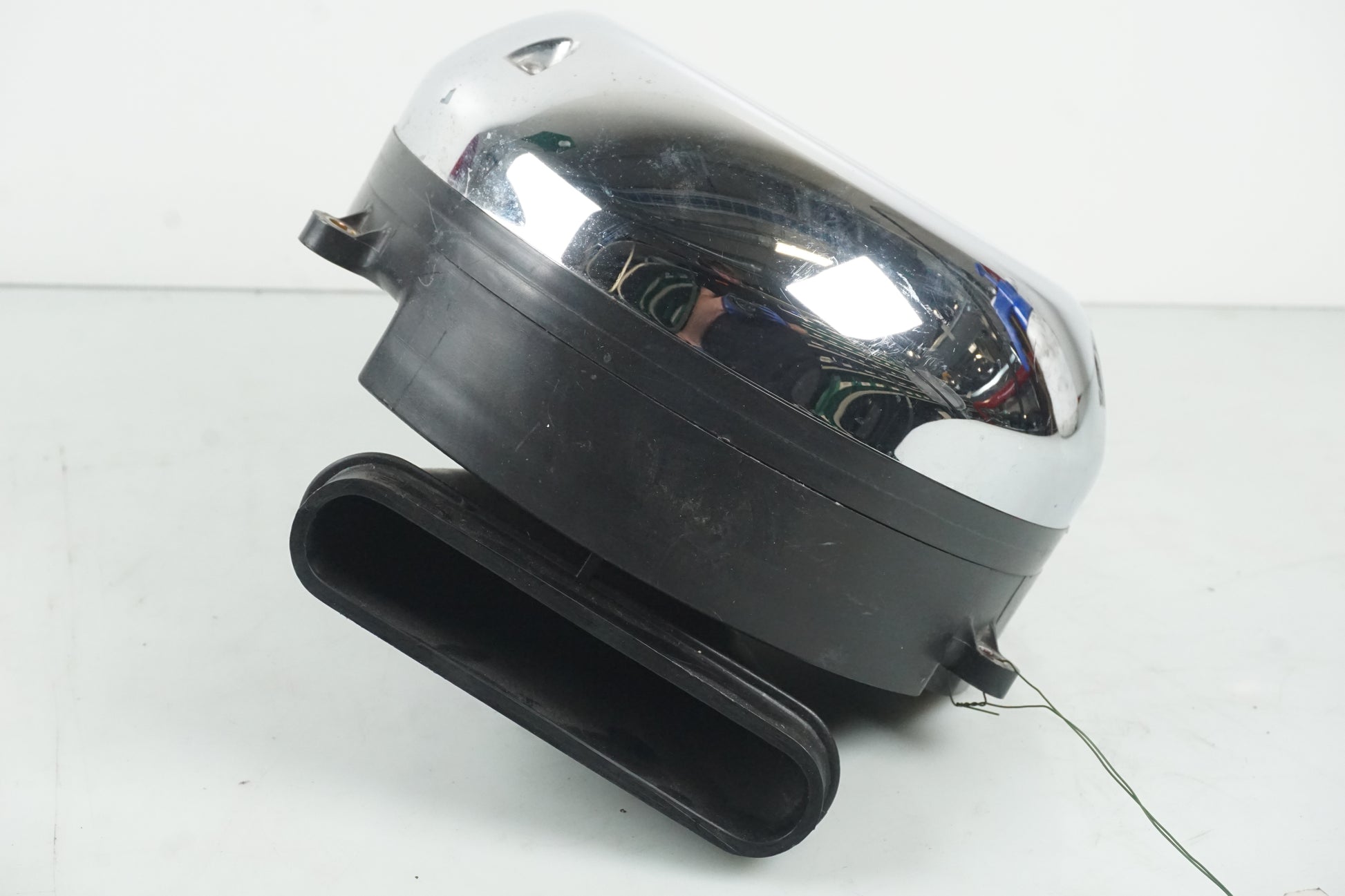 Höger sida på Luftburk från en Yamaha XVS 650 -1998 motorcykel.