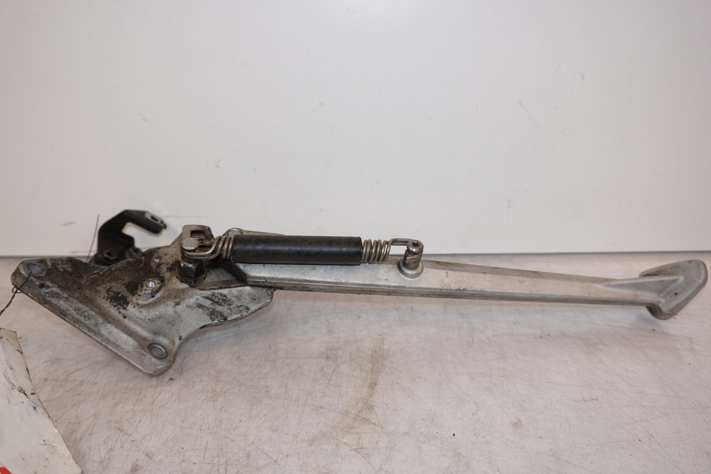 Baksidan på Sidostöd från en KTM RC8 -2009 motorcykel.