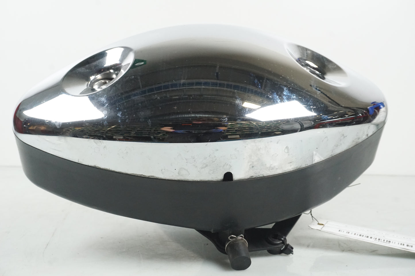 Höger sida på Luftburk från en Suzuki VL 800 -2001 motorcykel.