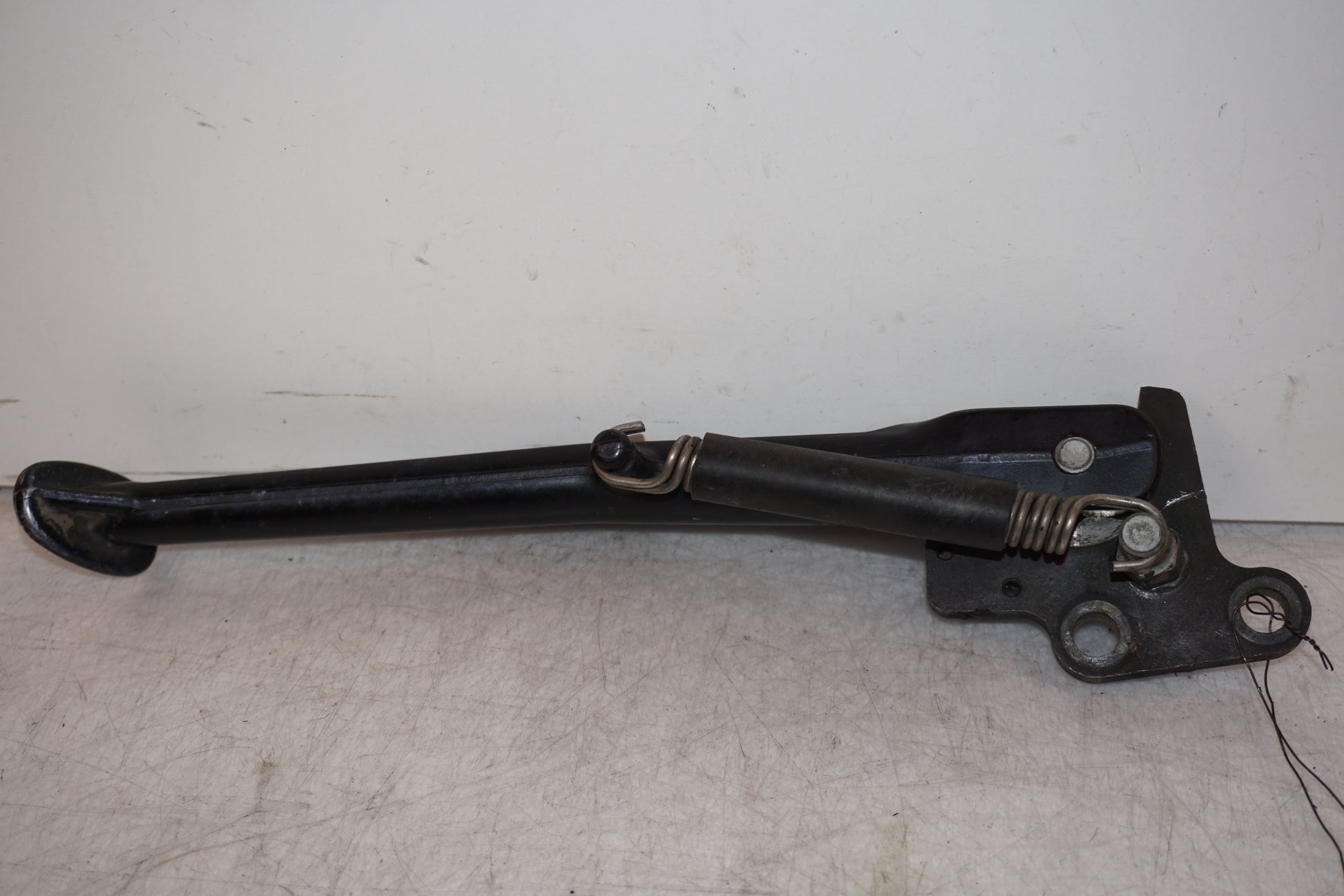 Framsidan på Sidostöd från en KTM 990 Super Duke -2006 motorcykel.