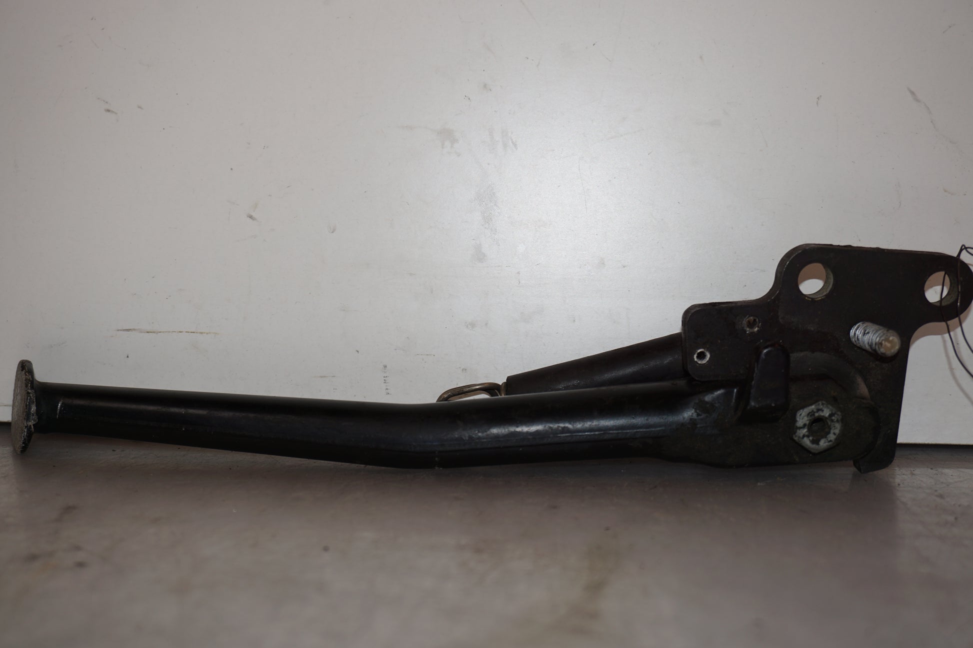 Höger sida på Sidostöd från en KTM 990 Super Duke -2006 motorcykel.