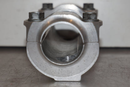 Snett uppifrån på Styrfäste från en KTM 625 SC SM -2002 motorcykel.