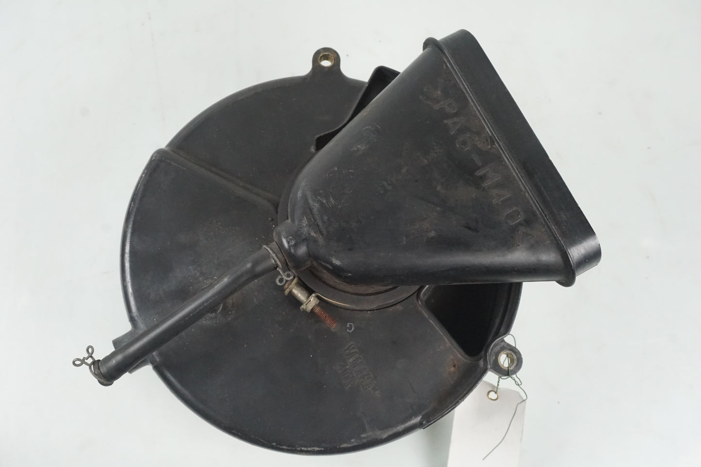 Snett uppifrån på Luftburk från en Yamaha XVS 650 -1999 motorcykel.