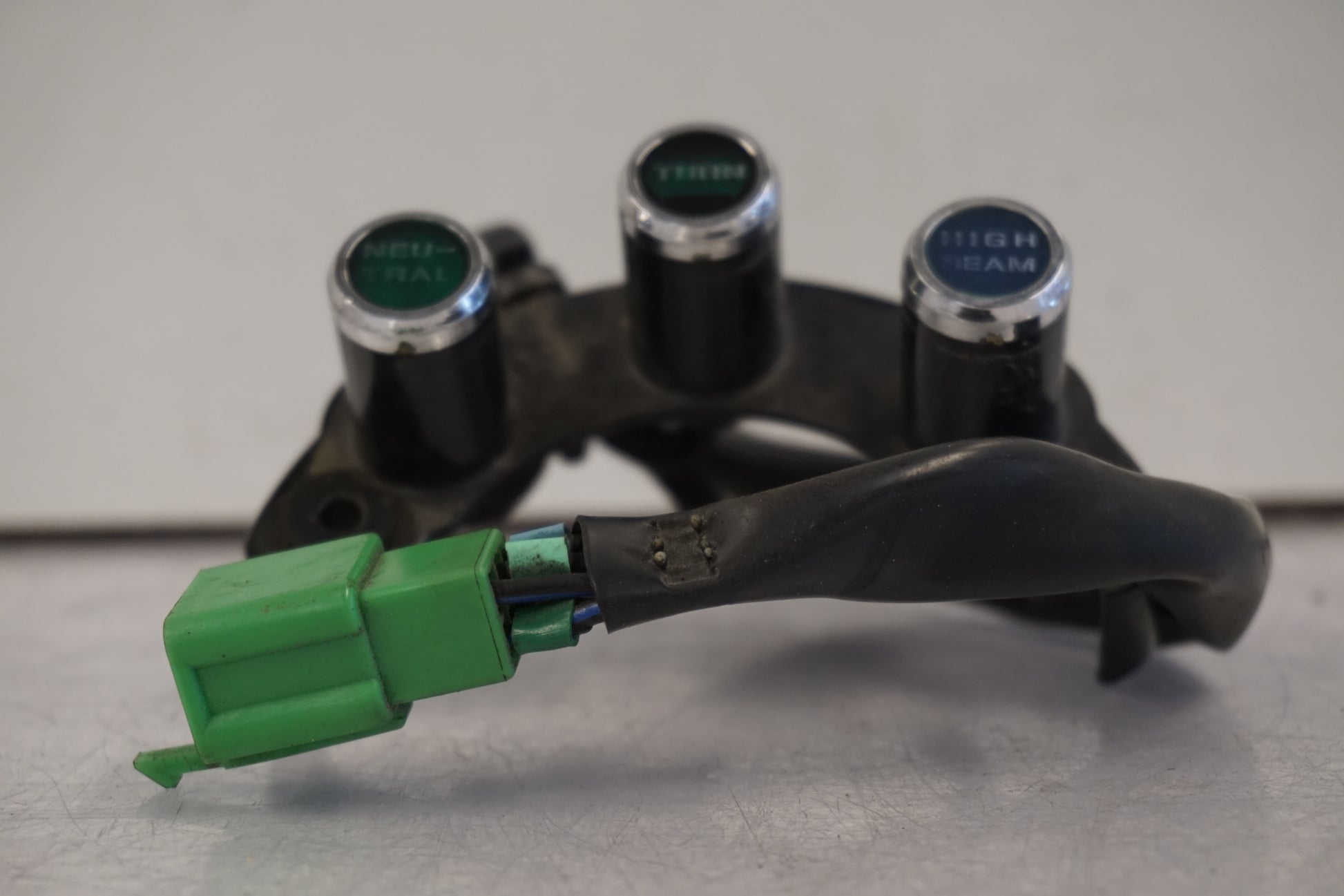 Baksidan på Kontrollampor från en Honda VT 600 C -1994 motorcykel.