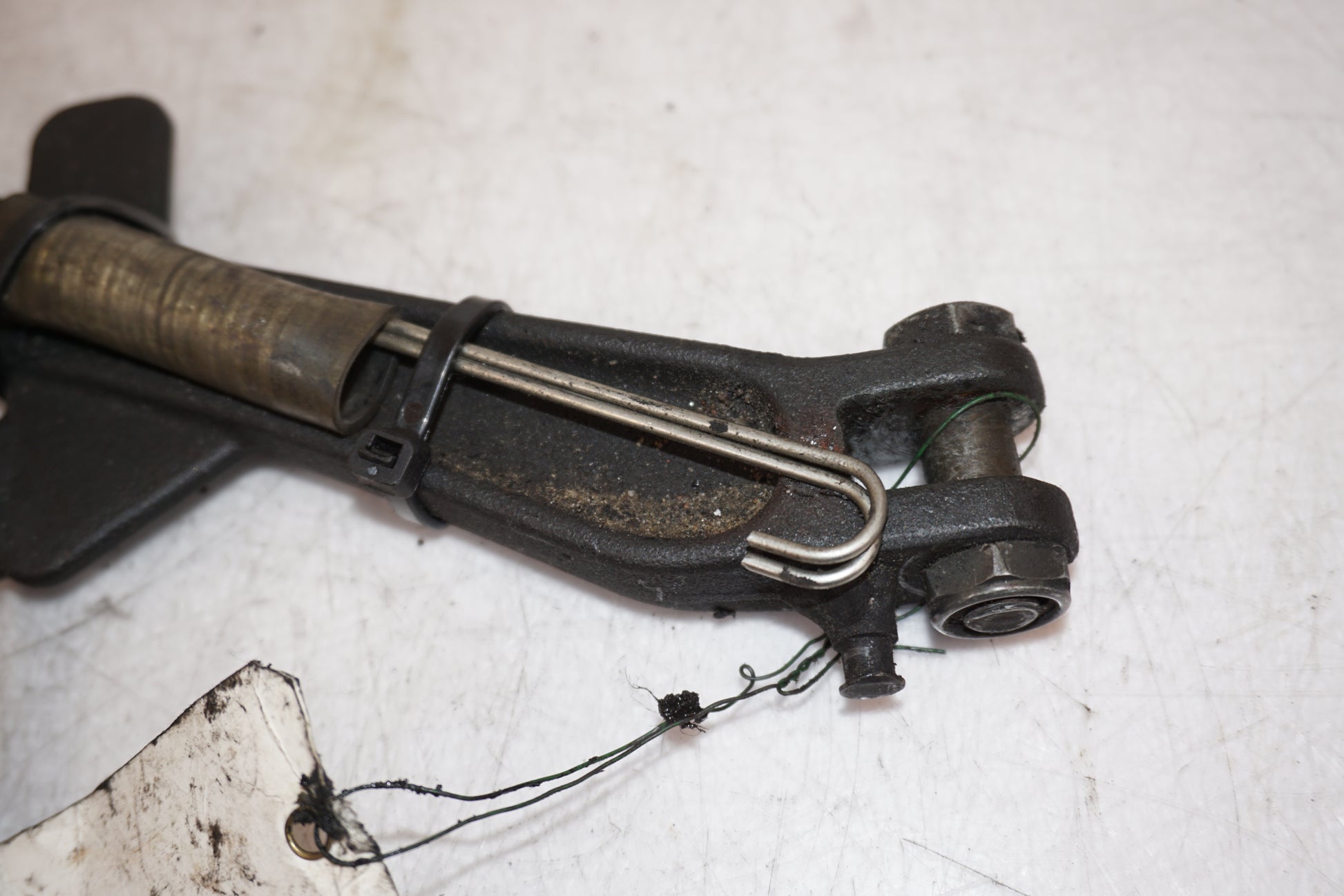 Vänster sida på Sidostöd från en Kawasaki Z 1000 -2008 motorcykel.