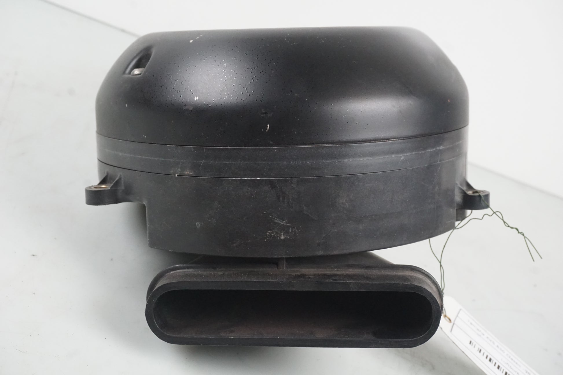 Höger sida på Luftburk från en Yamaha XVS 650 -1998 motorcykel.