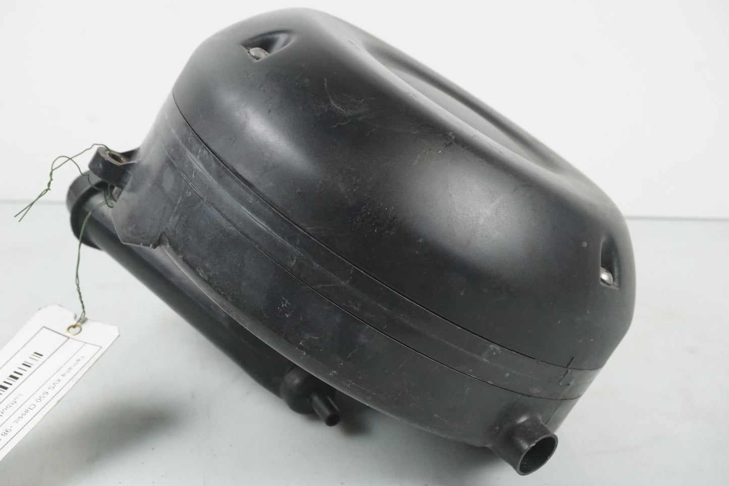 Vänster sida på Luftburk från en Yamaha XVS 650 -1998 motorcykel.