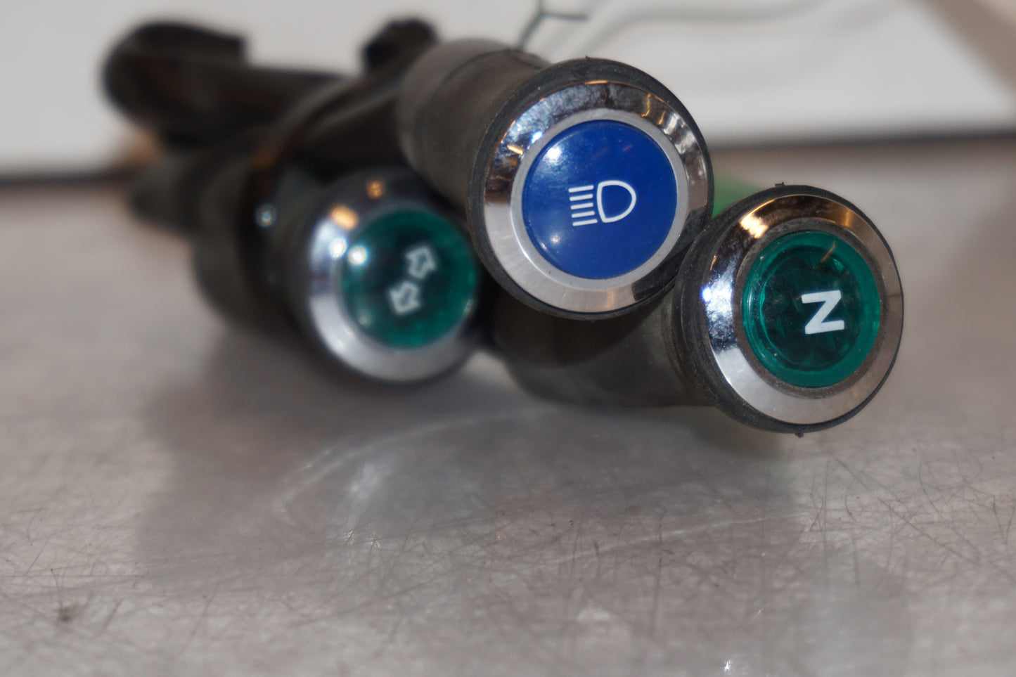 Baksidan på Kontrollampor från en Honda VT 1100 C -2000 motorcykel.