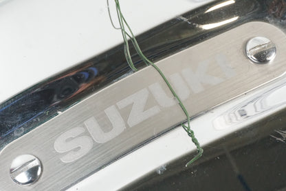 Baksidan på Verktygslåda från en Suzuki VZ 800 -1997 motorcykel.