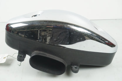 Framsidan på Luftburk från en Suzuki VL 800 -2003 motorcykel.