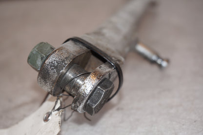 Snett nerifrån på Sidostöd från en Suzuki M 1800 -2007 motorcykel.