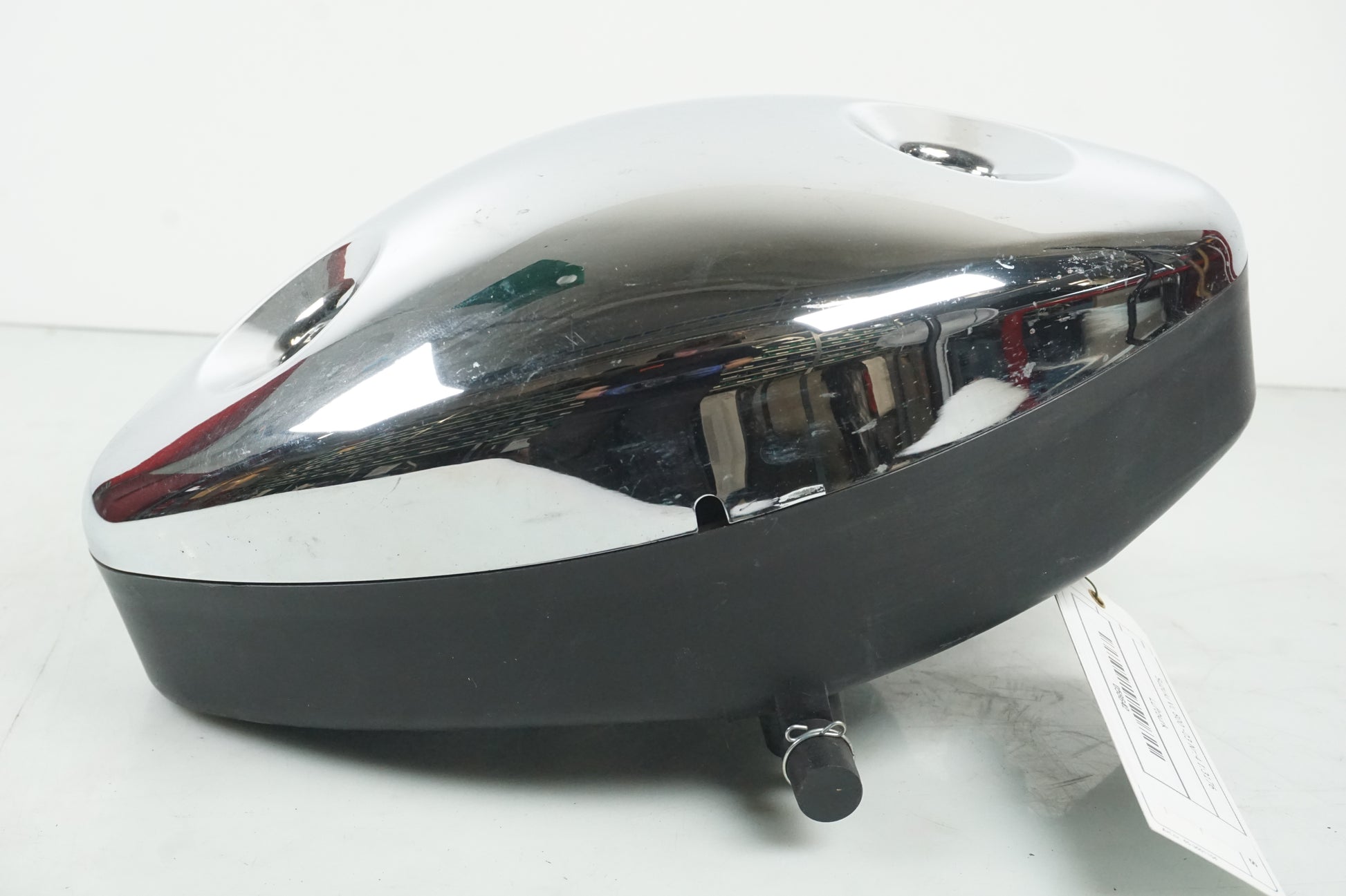 Vänster sida på Luftburk från en Suzuki VL 800 -2003 motorcykel.