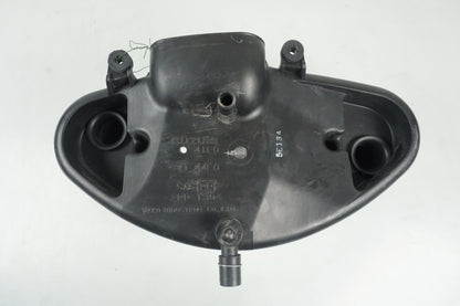 Snett uppifrån på Luftburk från en Suzuki VL 800 -2003 motorcykel.