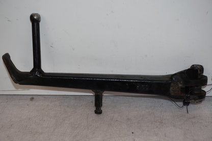 Baksidan på Sidostöd från en Suzuki GSF 1200 -2006 motorcykel.