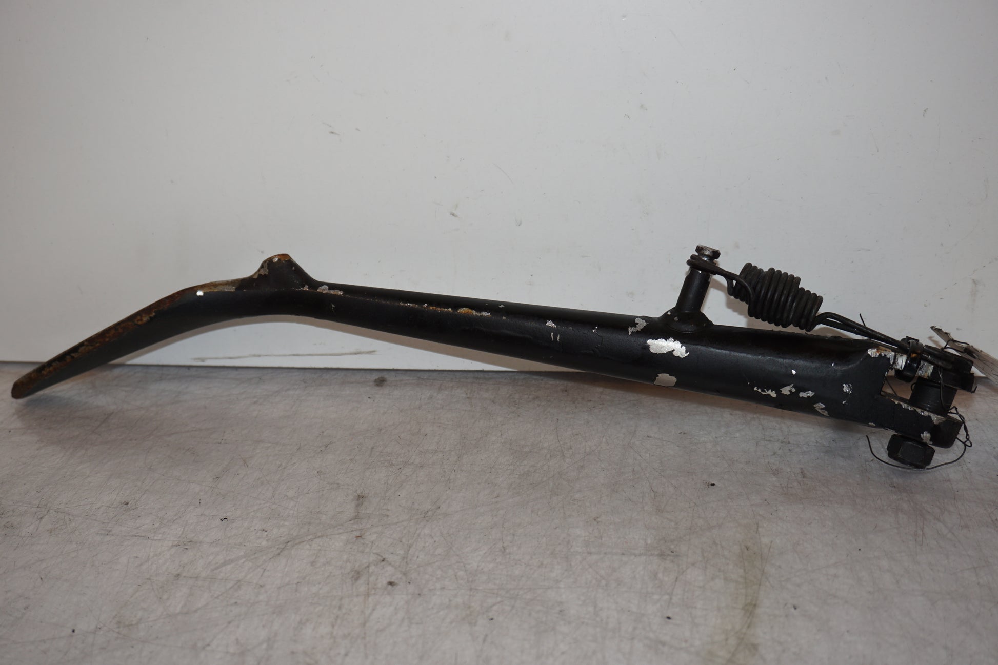 Framsidan på Sidostöd från en Suzuki M 1800 -2009 motorcykel.