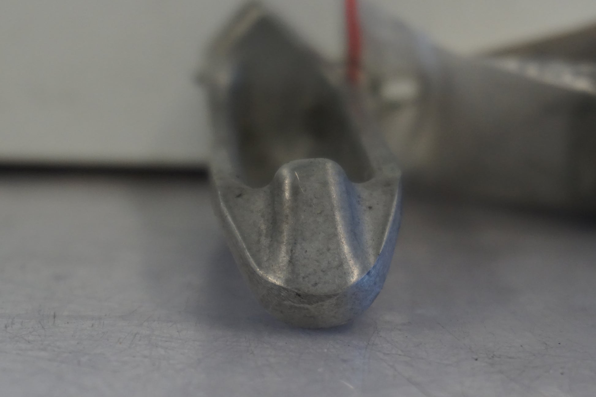 Vänster sida på Fotpinne från en Kawasaki ZX-6R -1997 motorcykel.