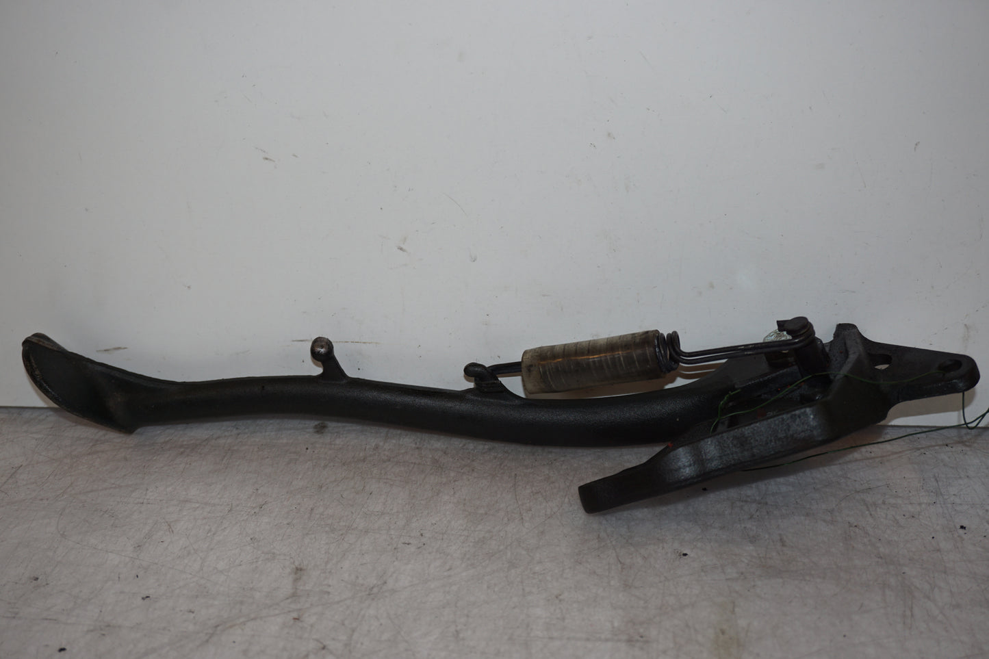 Framsidan på Sidostöd från en Kawasaki ZZ-R 1400 -2010 motorcykel.