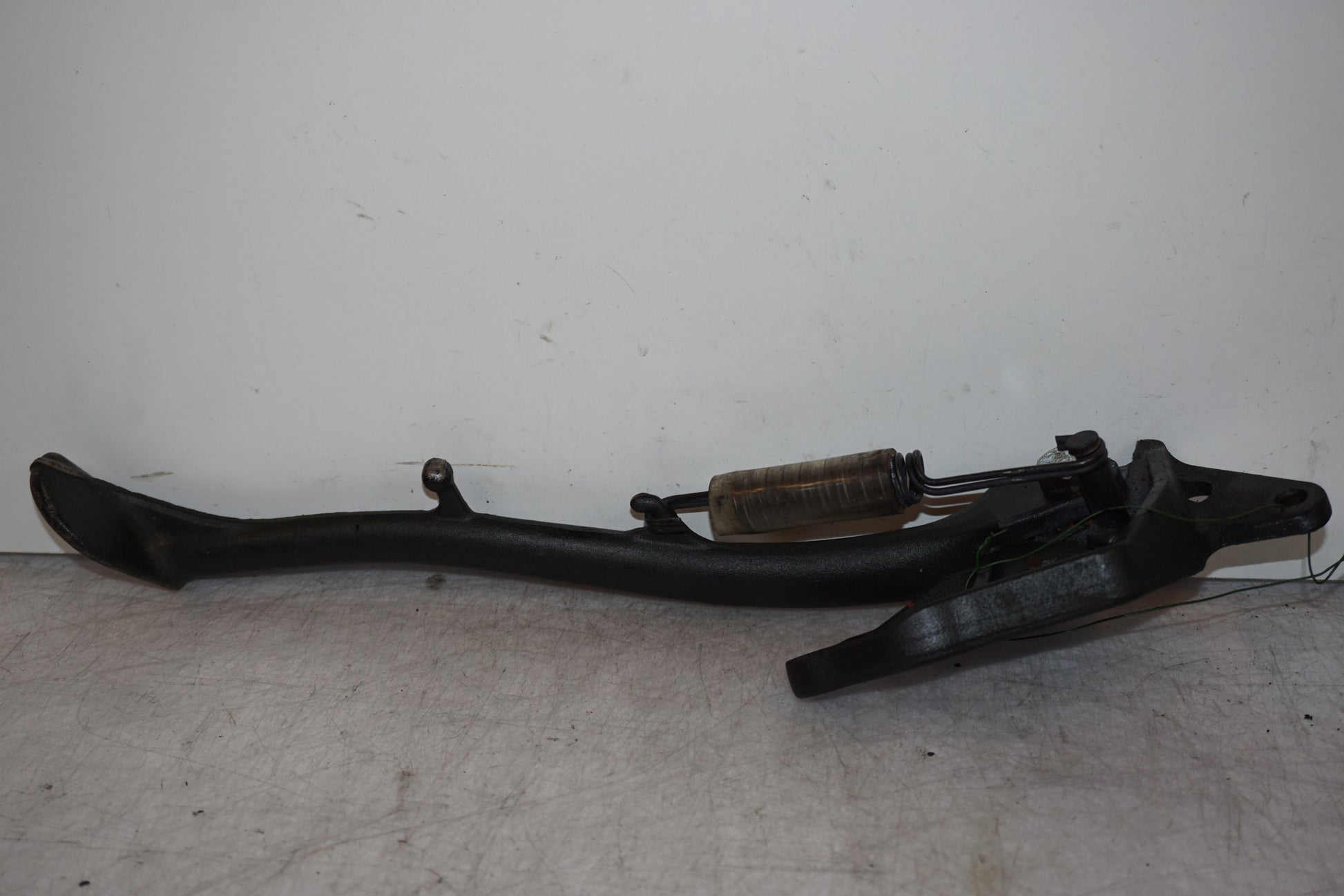 Framsidan på Sidostöd från en Kawasaki ZZ-R 1400 -2010 motorcykel.