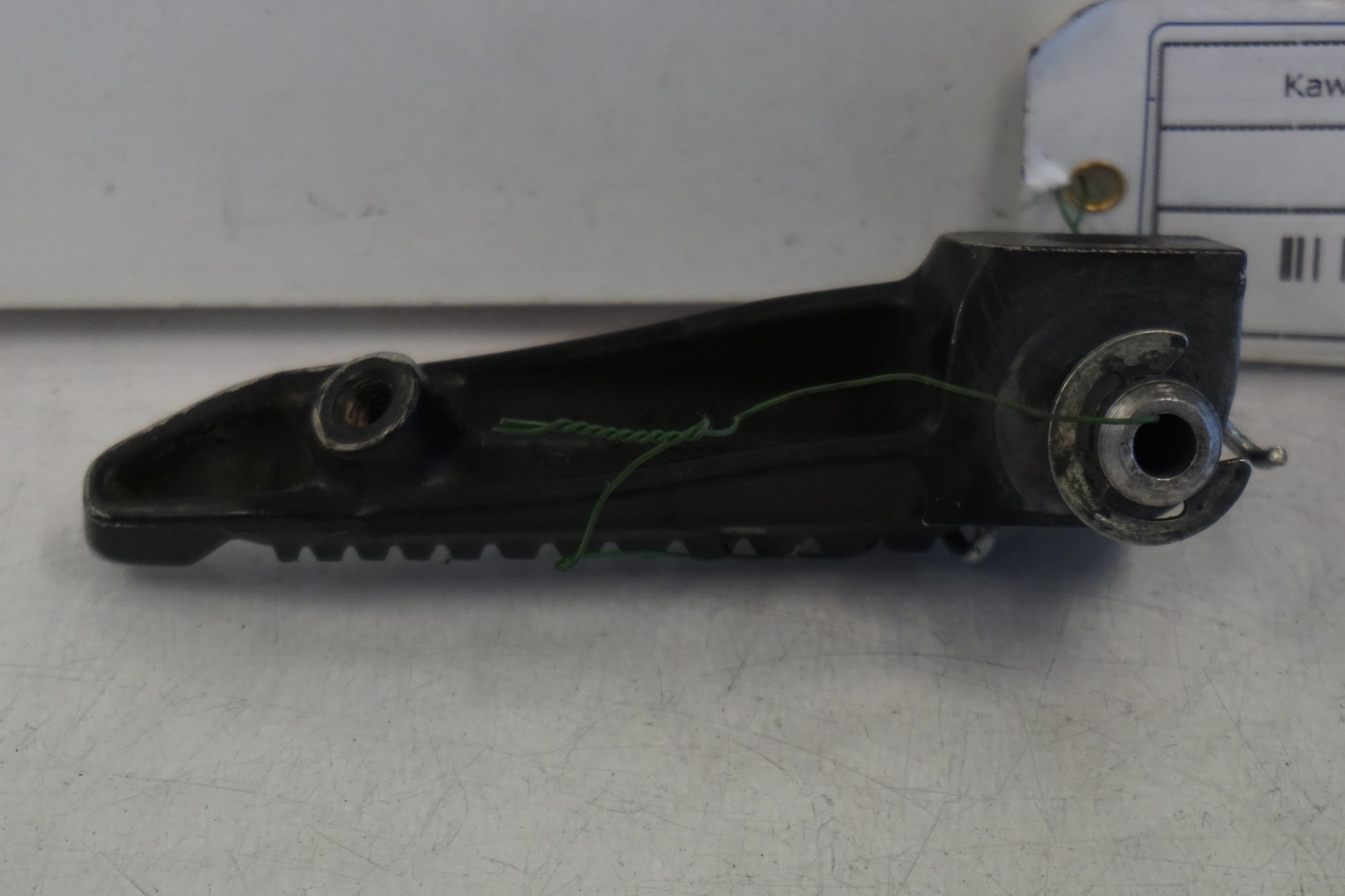 Höger sida på Fotpinne från en Kawasaki ZX-10R -2008 motorcykel.