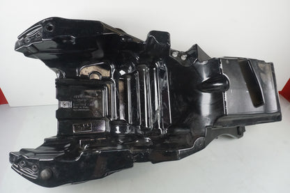 Extrabild4 på Bensintank från en Aprilia RSV 1000 -2010 motorcykel.