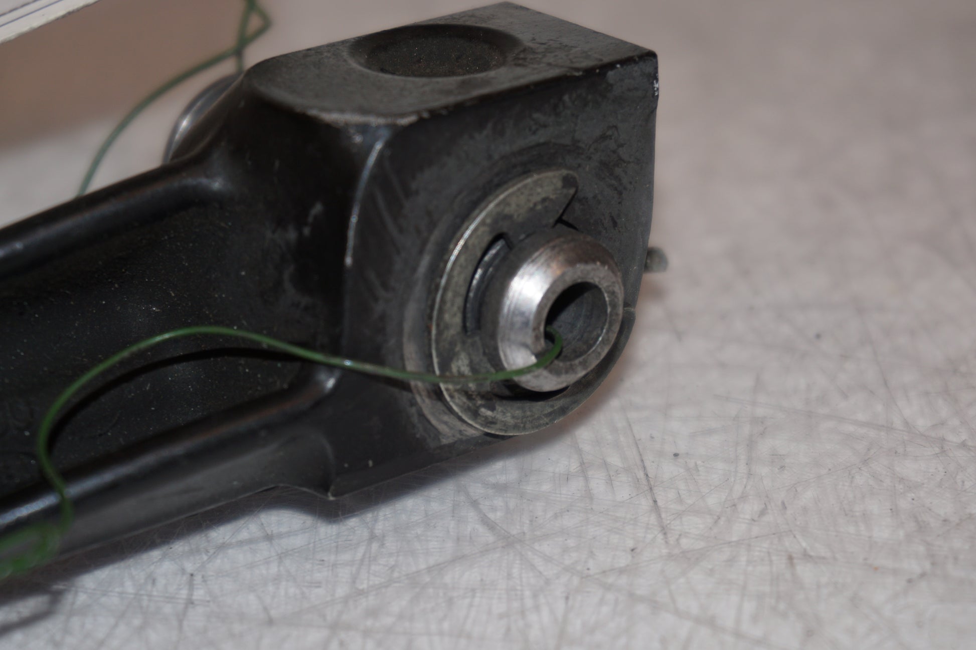 Snett nerifrån på Fotpinne från en Kawasaki ZX-10R -2008 motorcykel.