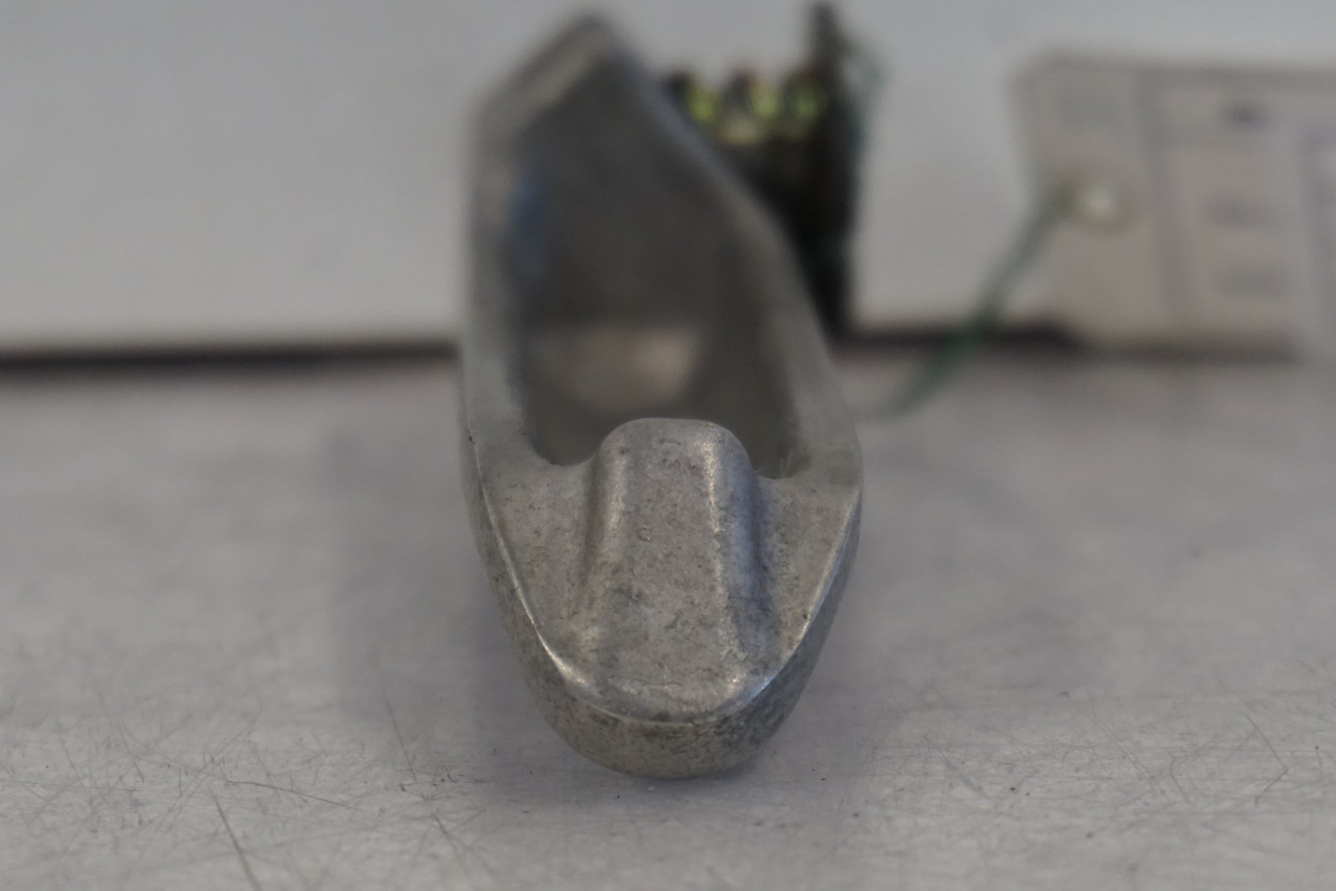 Vänster sida på Fotpinne från en Kawasaki ZX-7R -1996 motorcykel.