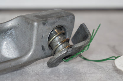 Snett nerifrån på Fotpinne från en Kawasaki ZX-7R -1996 motorcykel.