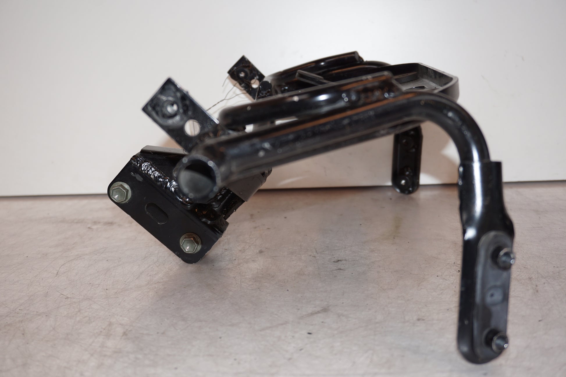 Snett nerifrån på Toppkåpstag från en Suzuki GSX 1300 R -1999 motorcykel.