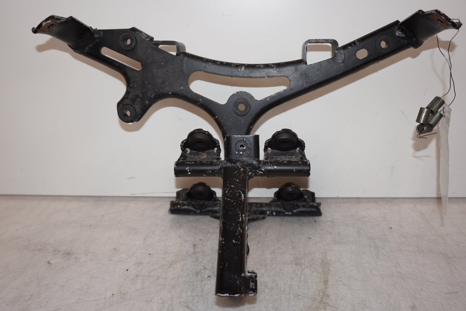 Framsidan på Instrumentfäste från en Suzuki TL 1000 S -1997 motorcykel.