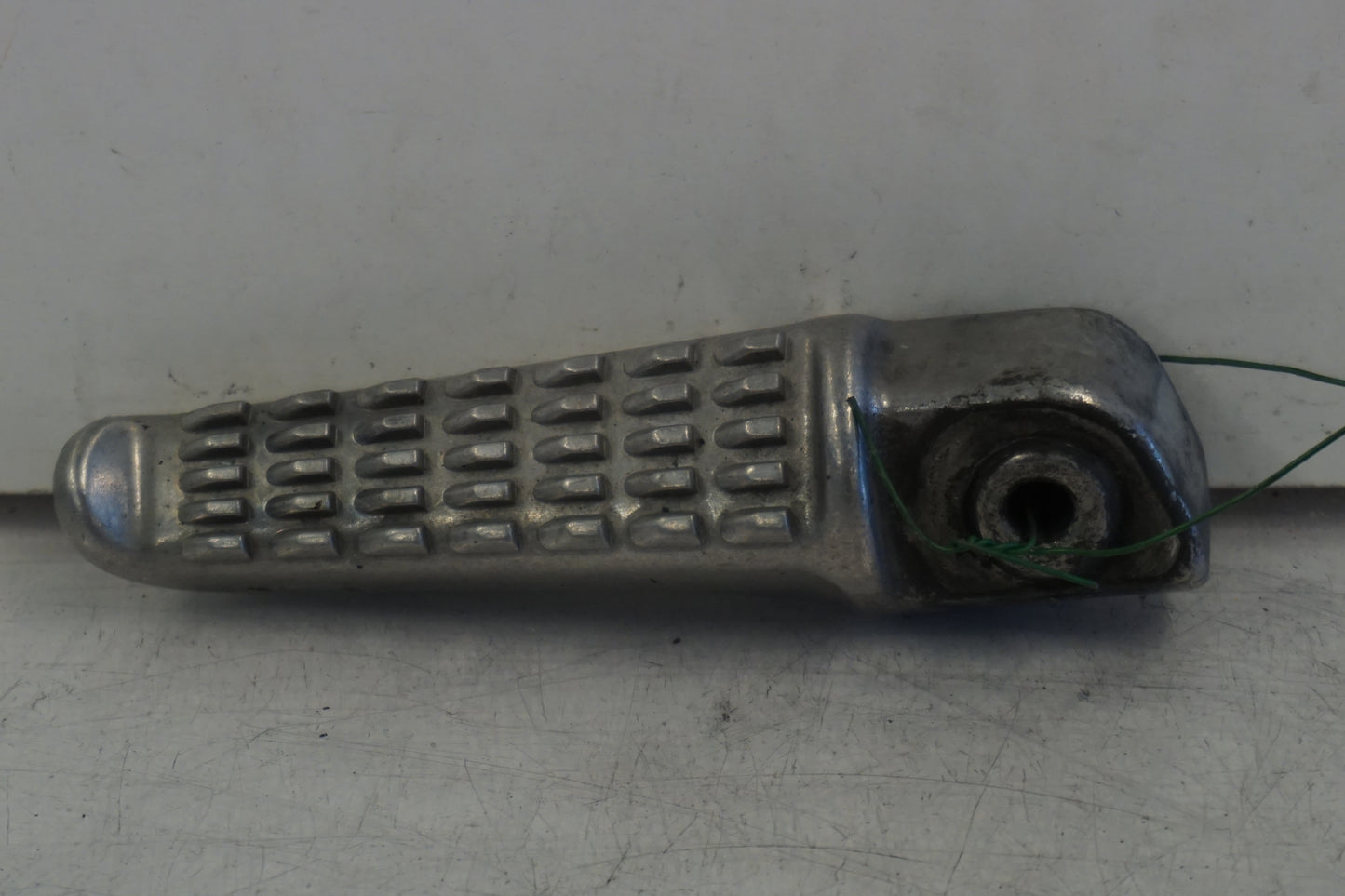 Framsidan på Fotpinne från en Kawasaki ER-6N -2006 motorcykel.