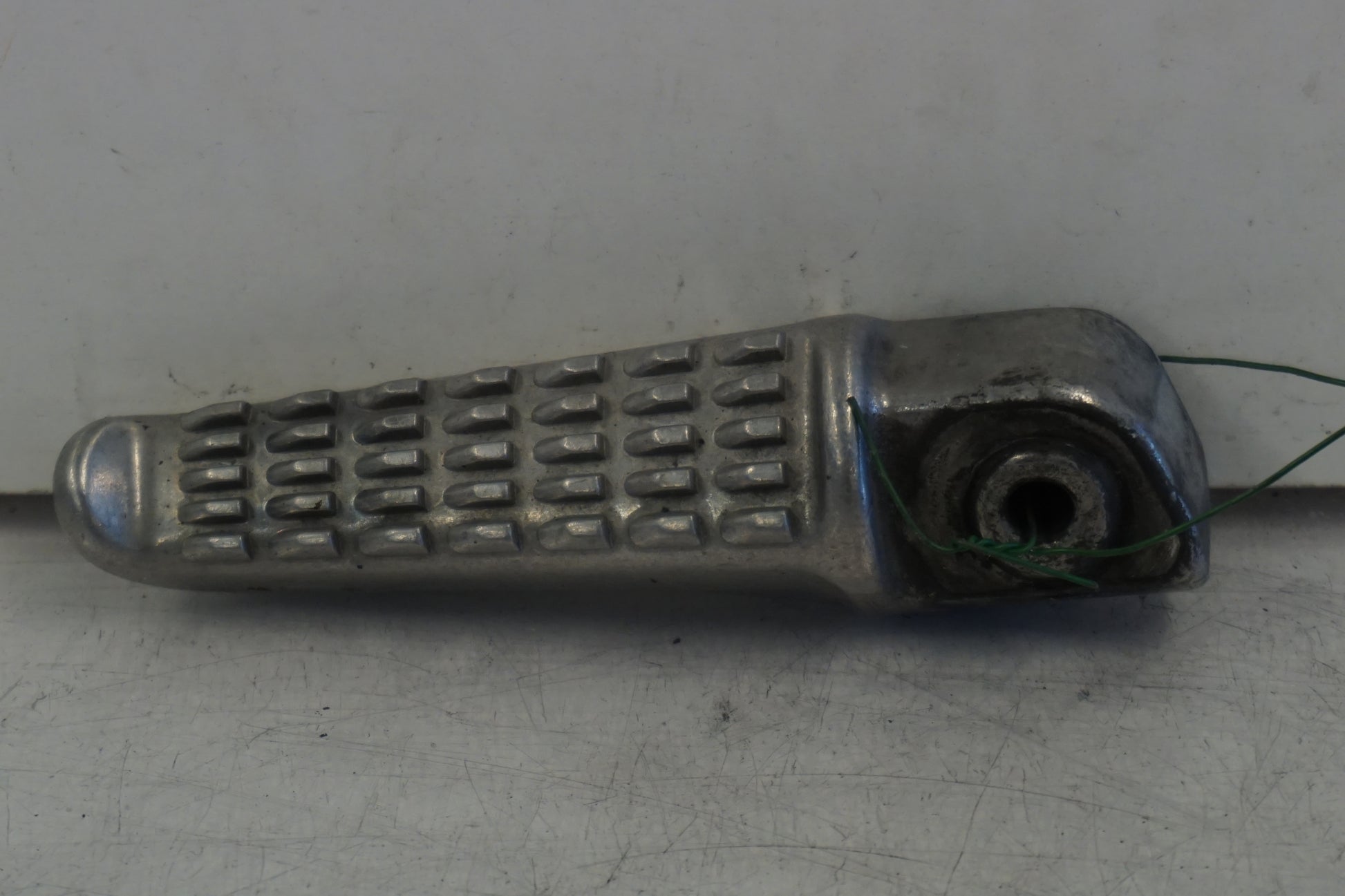 Framsidan på Fotpinne från en Kawasaki ER-6N -2006 motorcykel.